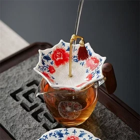 Rotating Ceramic Tea Strainer Umbrella Shape Blue White Porcelain For Loose Leaf