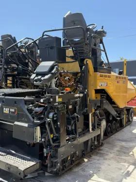 AP1055 CAT Asphalt Paver
