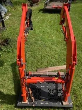 LA535 KUBOTA Loader Frame Hydraulics #2