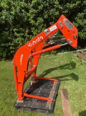 LA535 KUBOTA Loader Frame Hydraulics