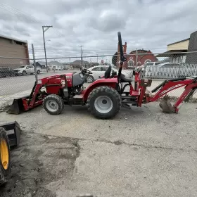 1726E MASSEY FERGUSON Tractor Backhoe