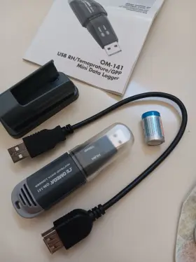 OM-141 OMEGA Temperature Datalogger
