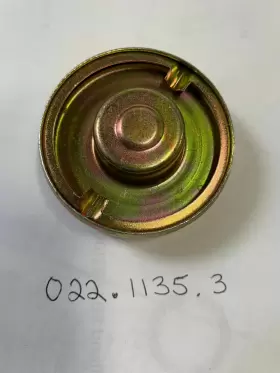 022.1135.3 Tractor Cap Crosses Agco